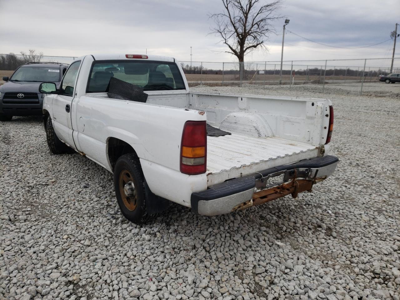 Photo 3 from auction – 2002 CHEVROLET SILVERADO with VIN 1GCEC14V52Z140584