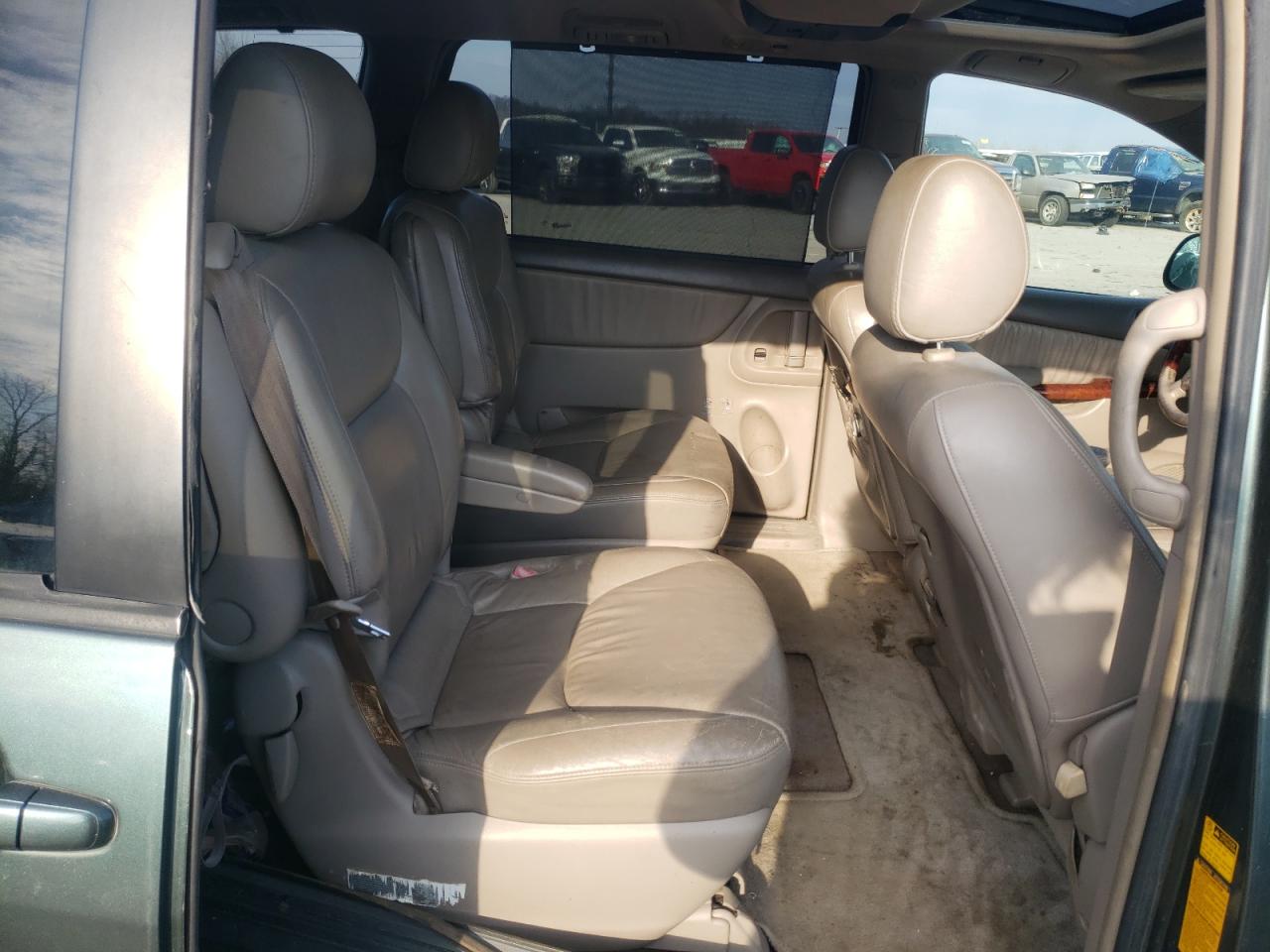 Photo 6 from auction – 2004 TOYOTA SIENNA XLE with VIN 5TDZA22C74S047164