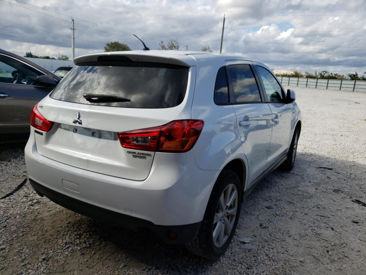 Photo 4 from auction – 2015 MITSUBISHI OUTLANDER with VIN 4A4AP3AU5FE058936