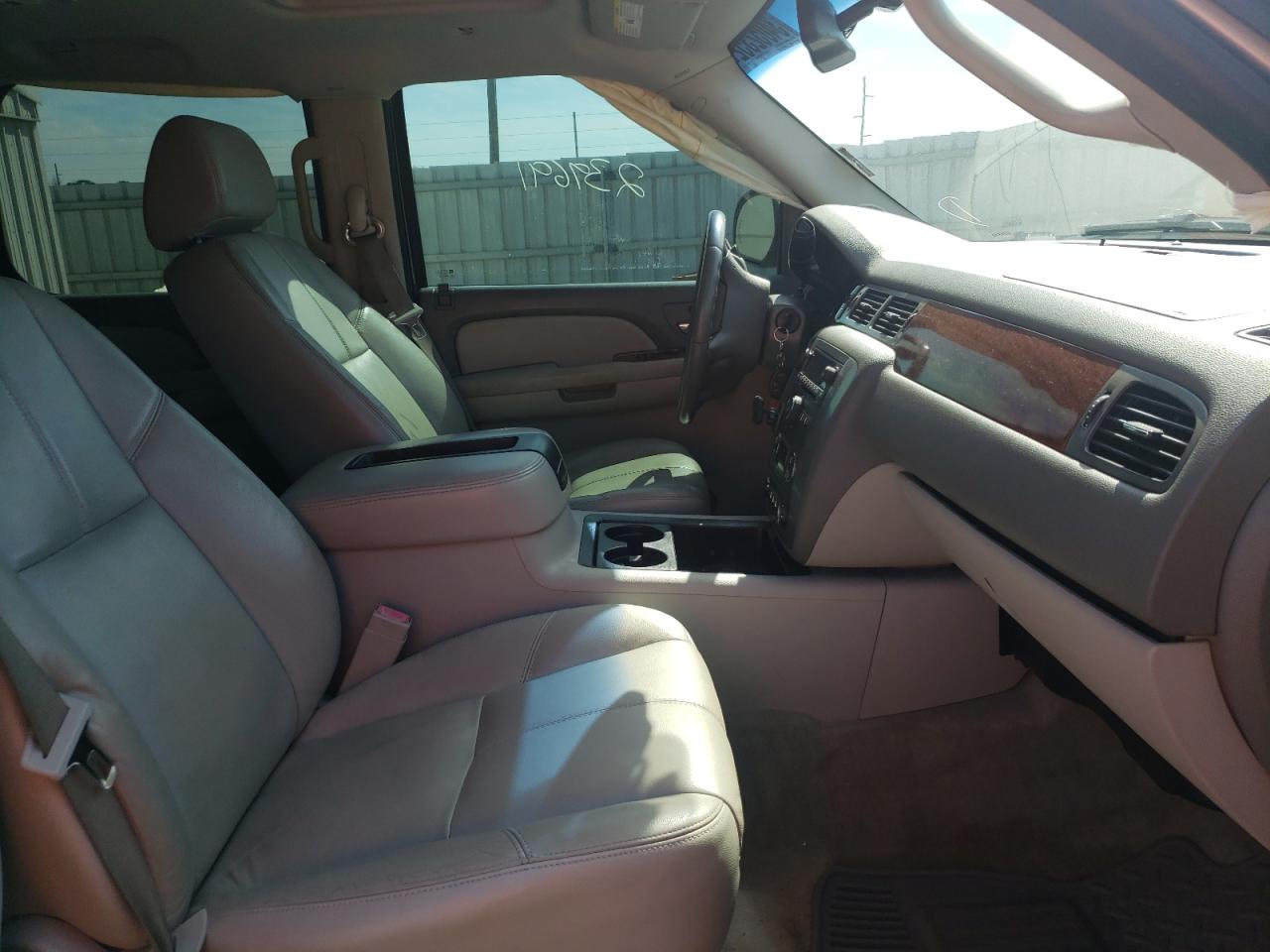 Photo 5 from auction – 2008 GMC YUKON with VIN 1GKFC13018J224150