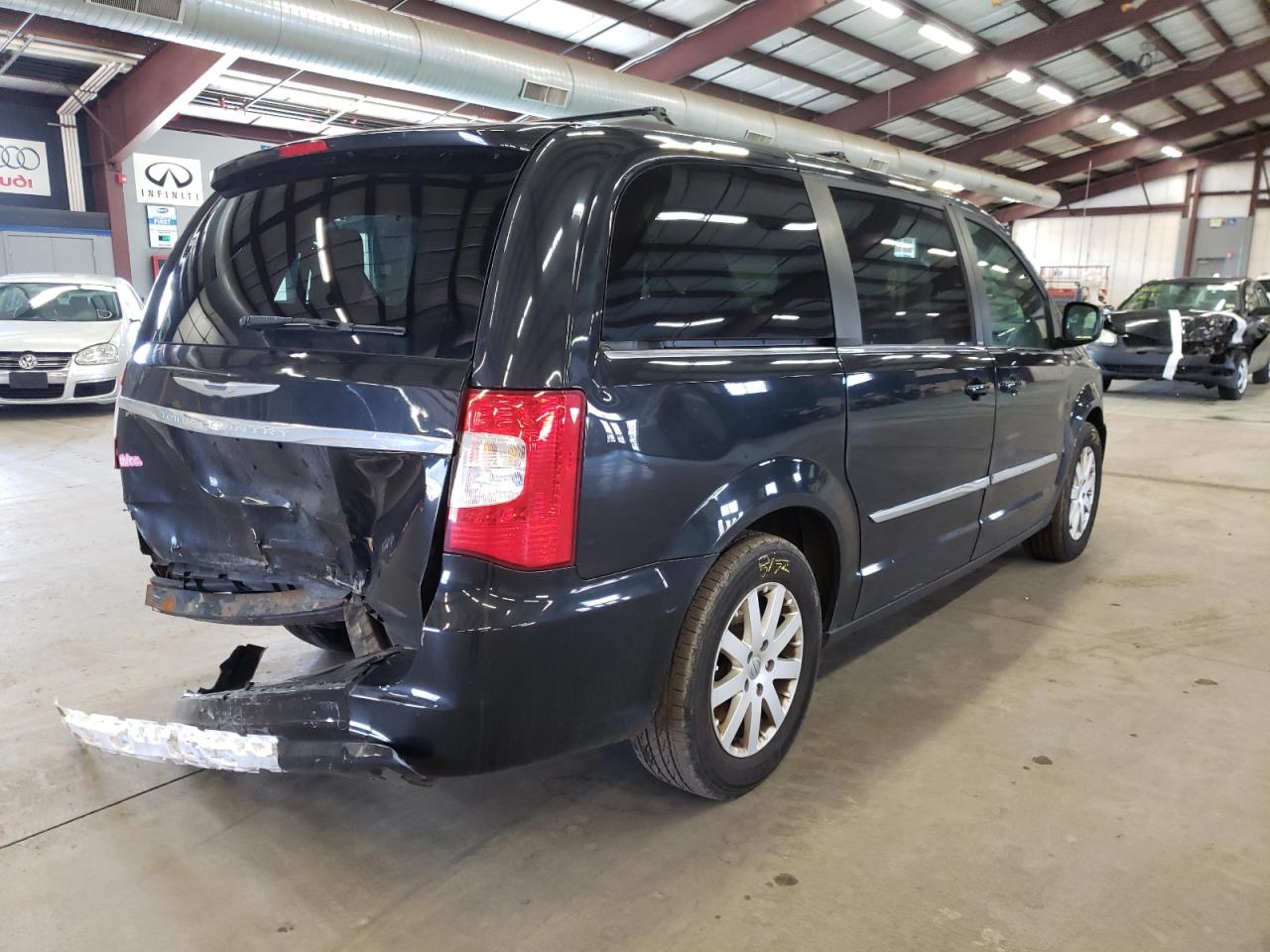 Photo 4 from auction – 2014 CHRYSLER TOWN & COU with VIN 2C4RC1BG9ER233774