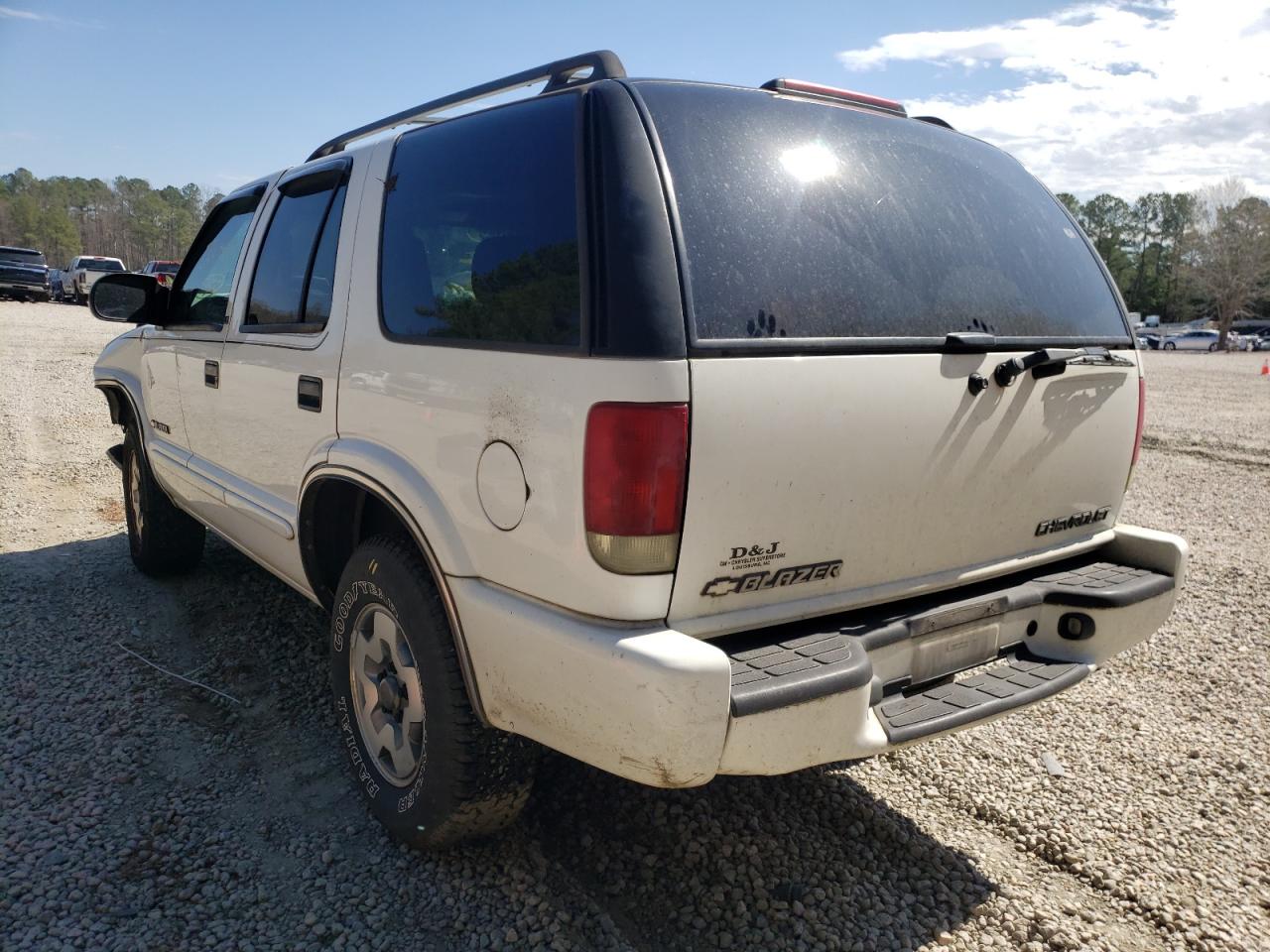 Photo 3 from auction – 2002 CHEVROLET BLAZER with VIN 1GNDT13W92K185193