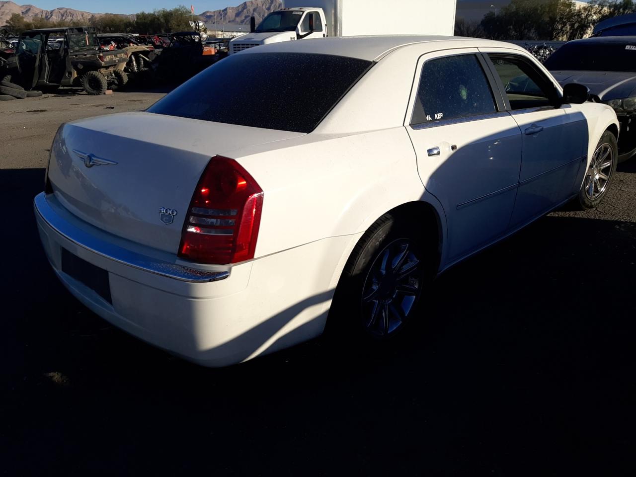 Photo 4 from auction – 2006 CHRYSLER 300C with VIN 2C3KA63H56H207244