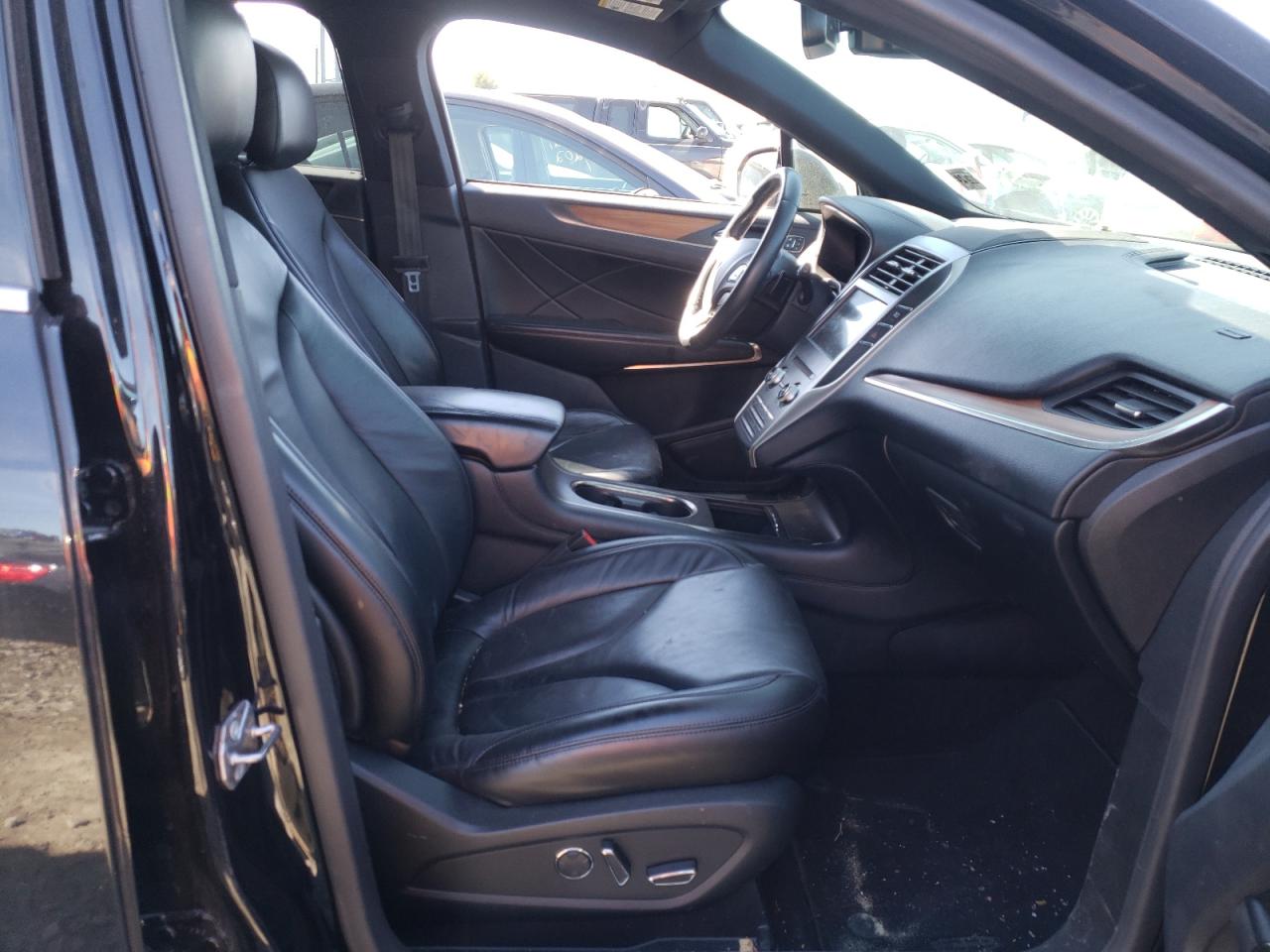 Photo 5 from auction – 2019 LINCOLN MKC SELECT with VIN 5LMCJ2D93KUL04071