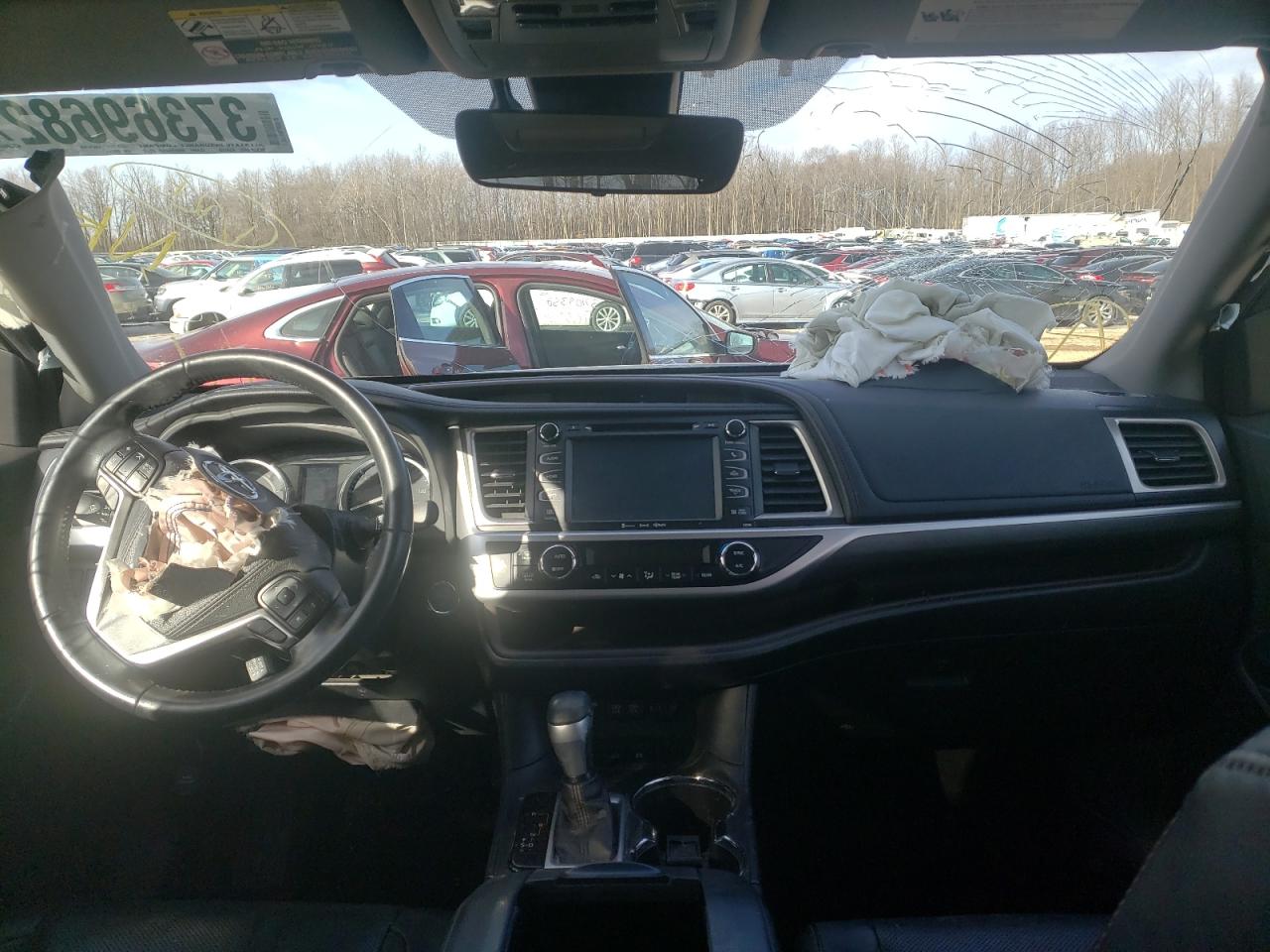 Photo 9 from auction – 2017 TOYOTA HIGHLANDER with VIN 5TDDGRFH1HS030261