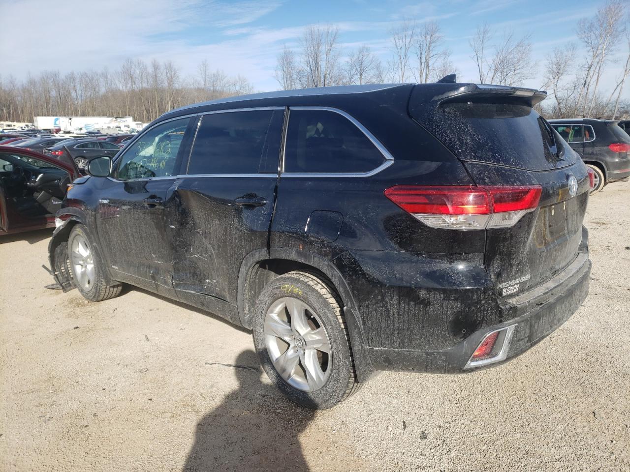 Photo 3 from auction – 2017 TOYOTA HIGHLANDER with VIN 5TDDGRFH1HS030261