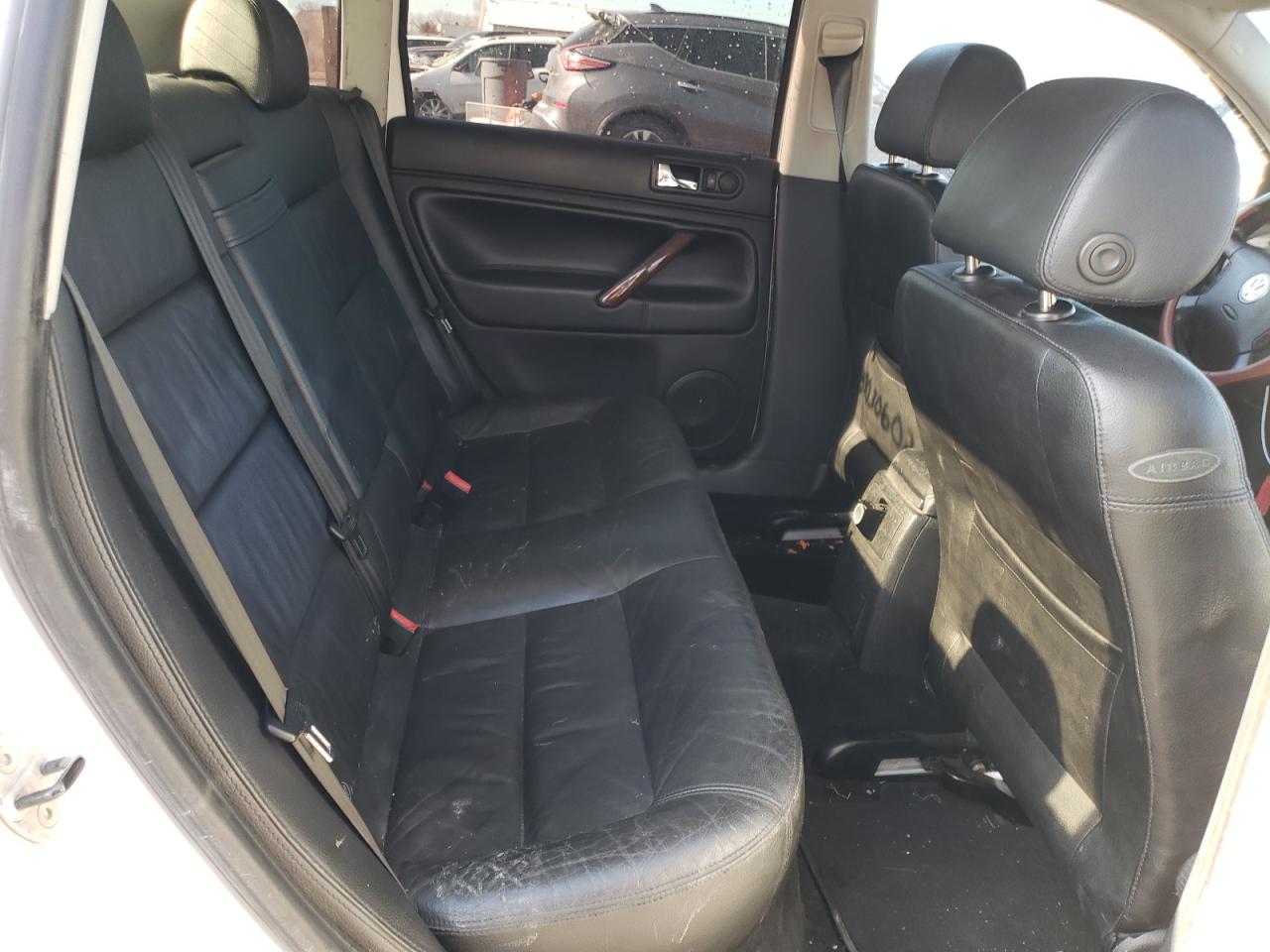 Photo 6 from auction – 2003 VOLKSWAGEN PASSAT with VIN WVWTH63B43P386133