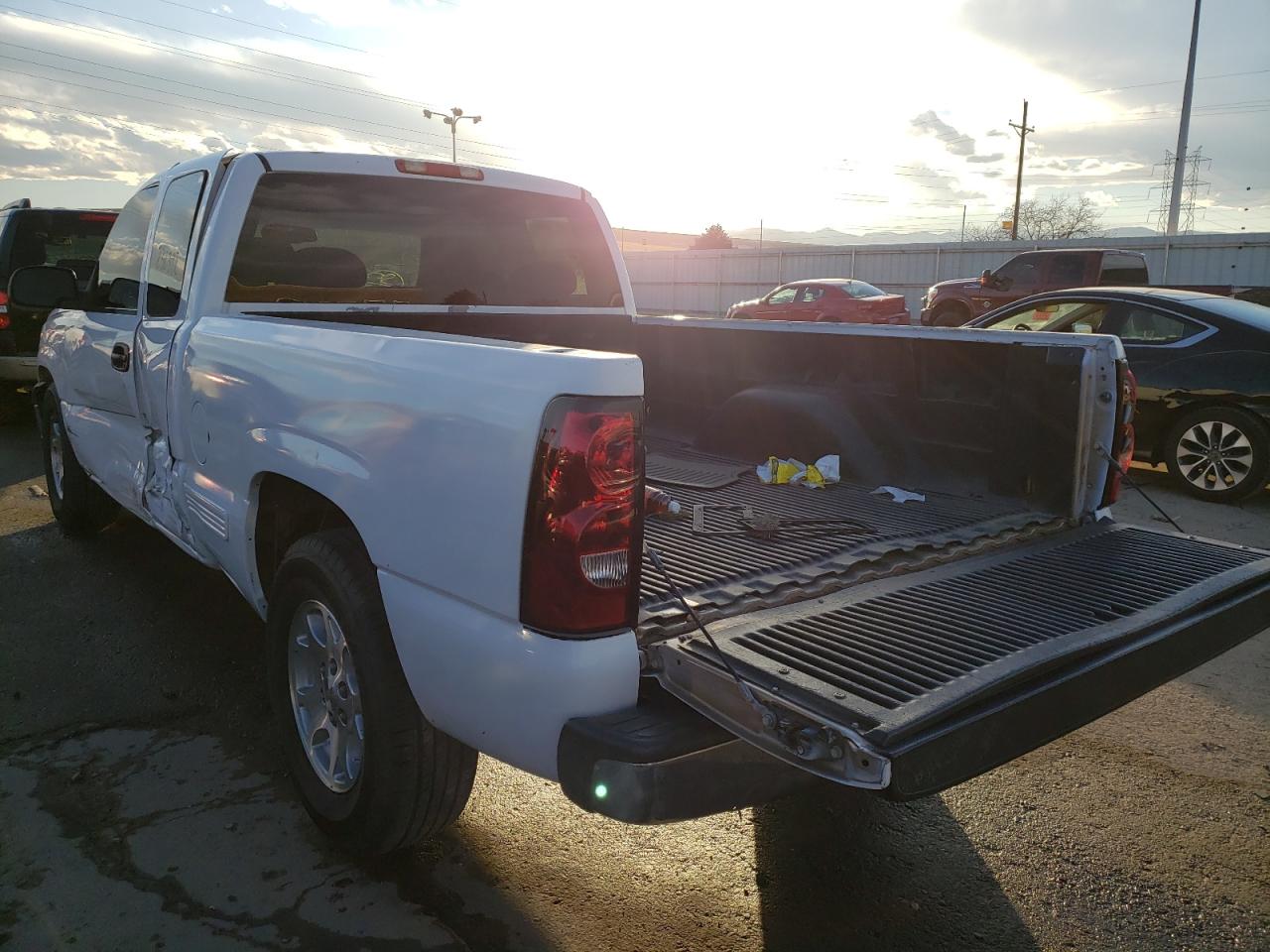 Photo 3 from auction – 2005 CHEVROLET SILVERADO with VIN 2GCEC19V851297791