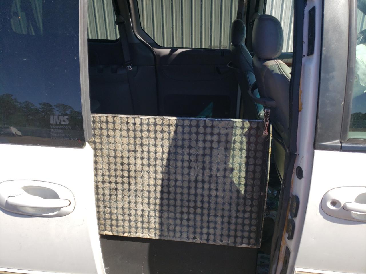 Photo 6 from auction – 1996 CHRYSLER TOWN & COU with VIN 1C4GP64L6TB390936
