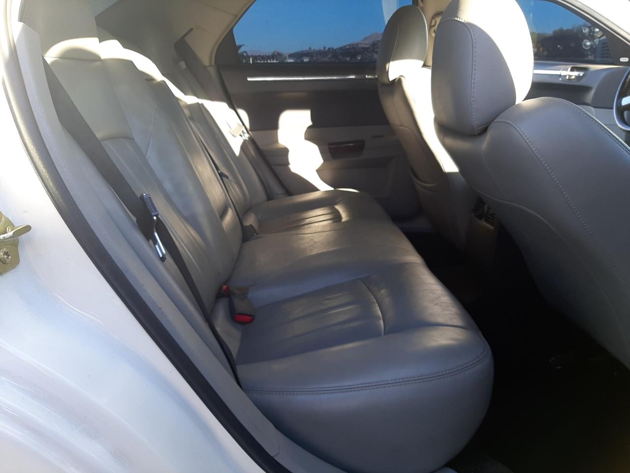 Photo 6 from auction – 2006 CHRYSLER 300C with VIN 2C3KA63H56H207244
