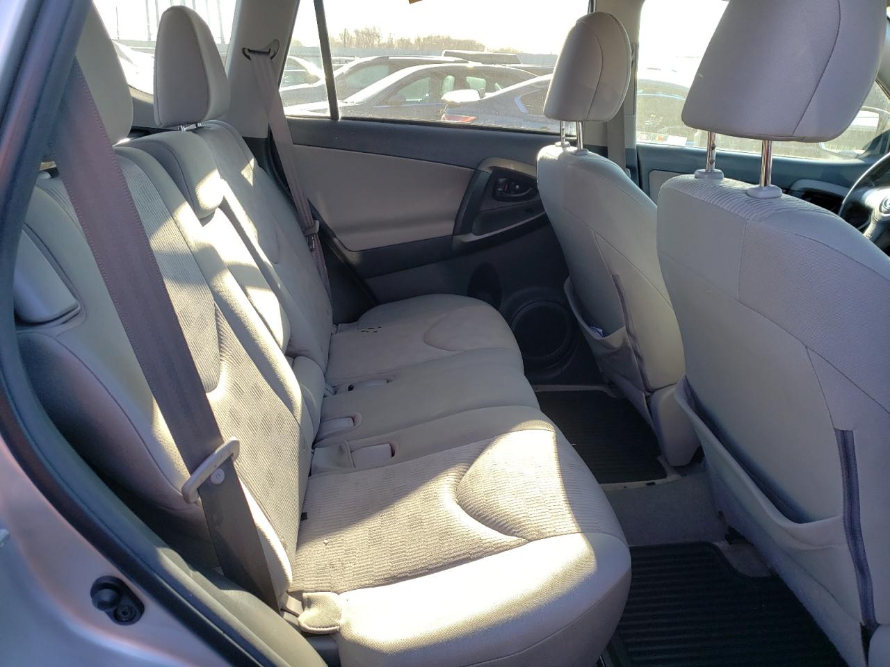 Photo 6 from auction – 2011 TOYOTA RAV4 with VIN 2T3BF4DV3BW150395