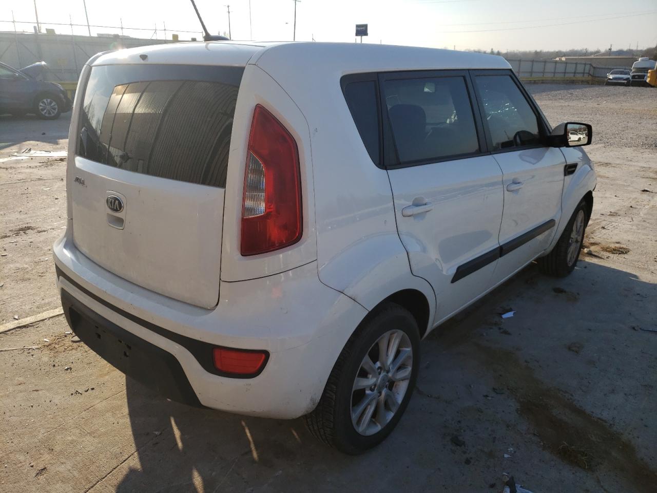 Photo 4 from auction – 2013 KIA SOUL with VIN KNDJT2A60D7491113