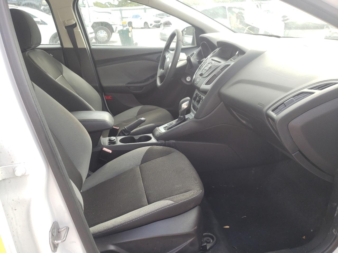 Photo 5 from auction – 2012 FORD FOCUS SE with VIN 1FAHP3F2XCL404389