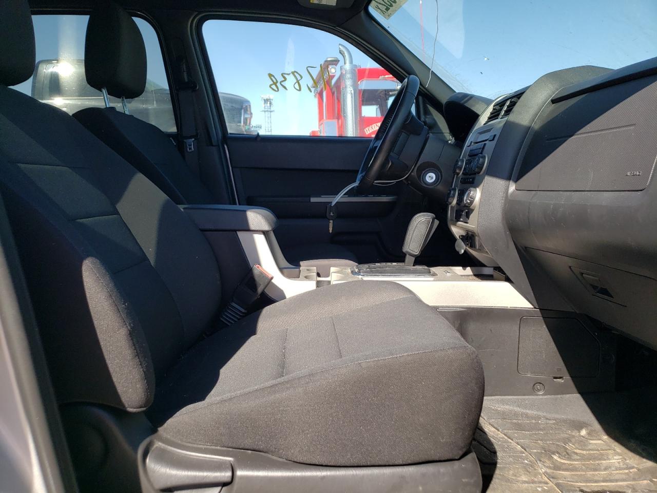 Photo 5 from auction – 2011 FORD ESCAPE XLT with VIN 1FMCU0D78BKB11312