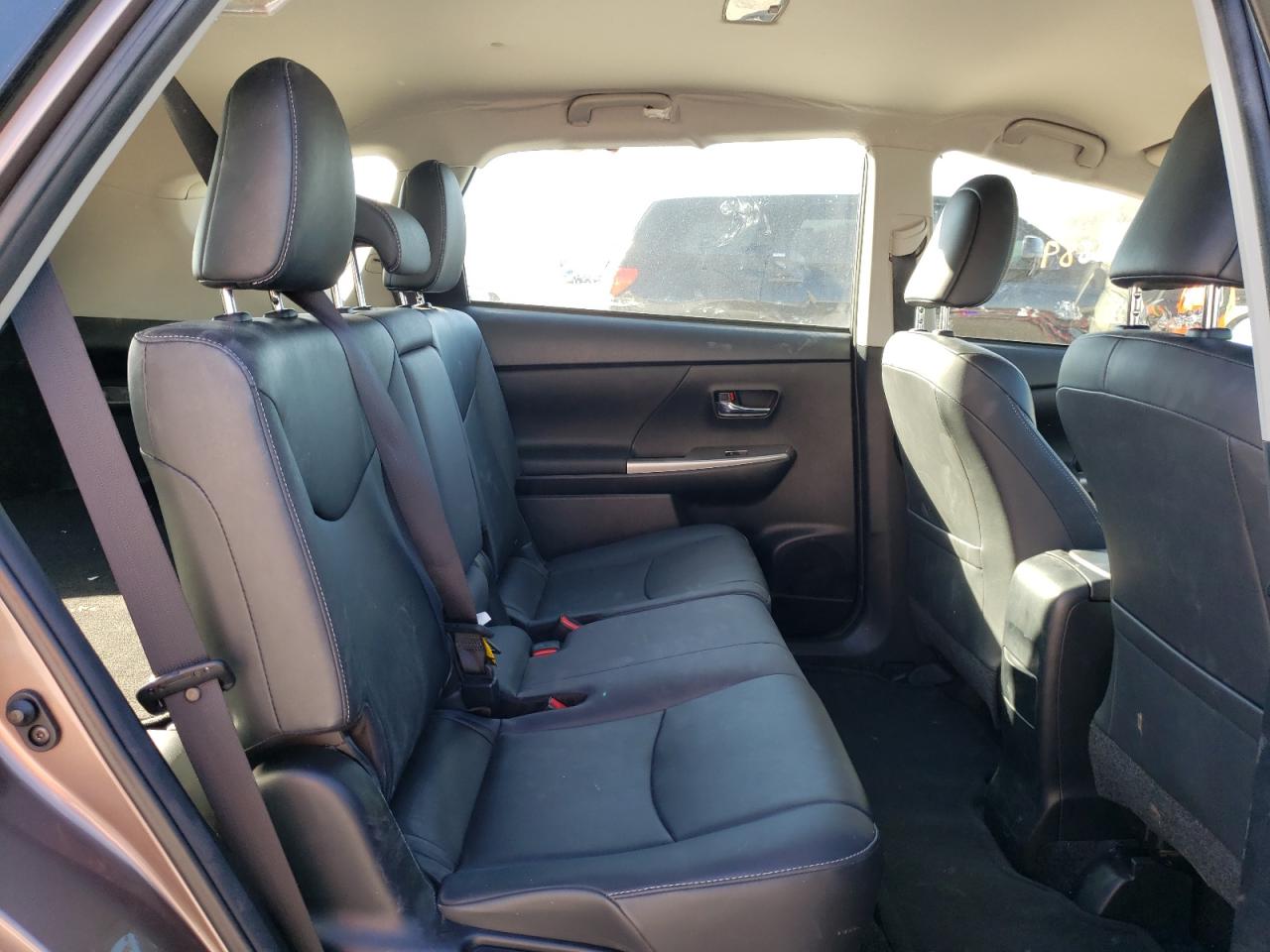 Photo 6 from auction – 2017 TOYOTA PRIUS V with VIN JTDZN3EU8HJ068557