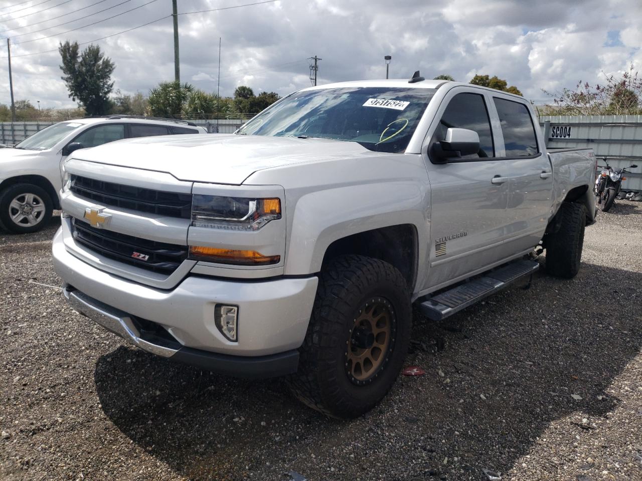 Photo 2 from auction – 2018 CHEVROLET SILVERADO with VIN 3GCUKREC5JG324609