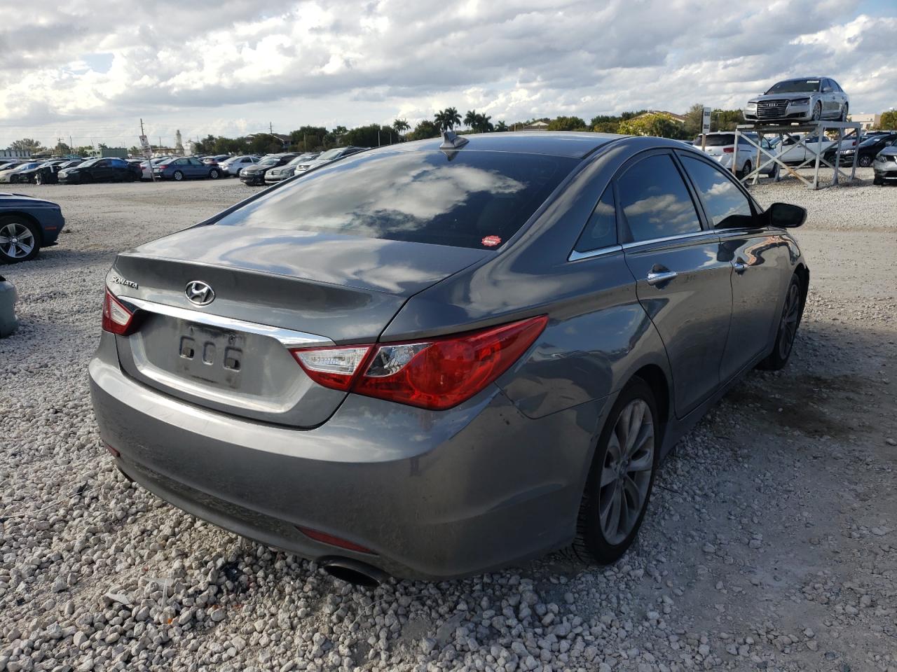 Photo 4 from auction – 2013 HYUNDAI SONATA SE with VIN 5NPEC4AC3DH721936