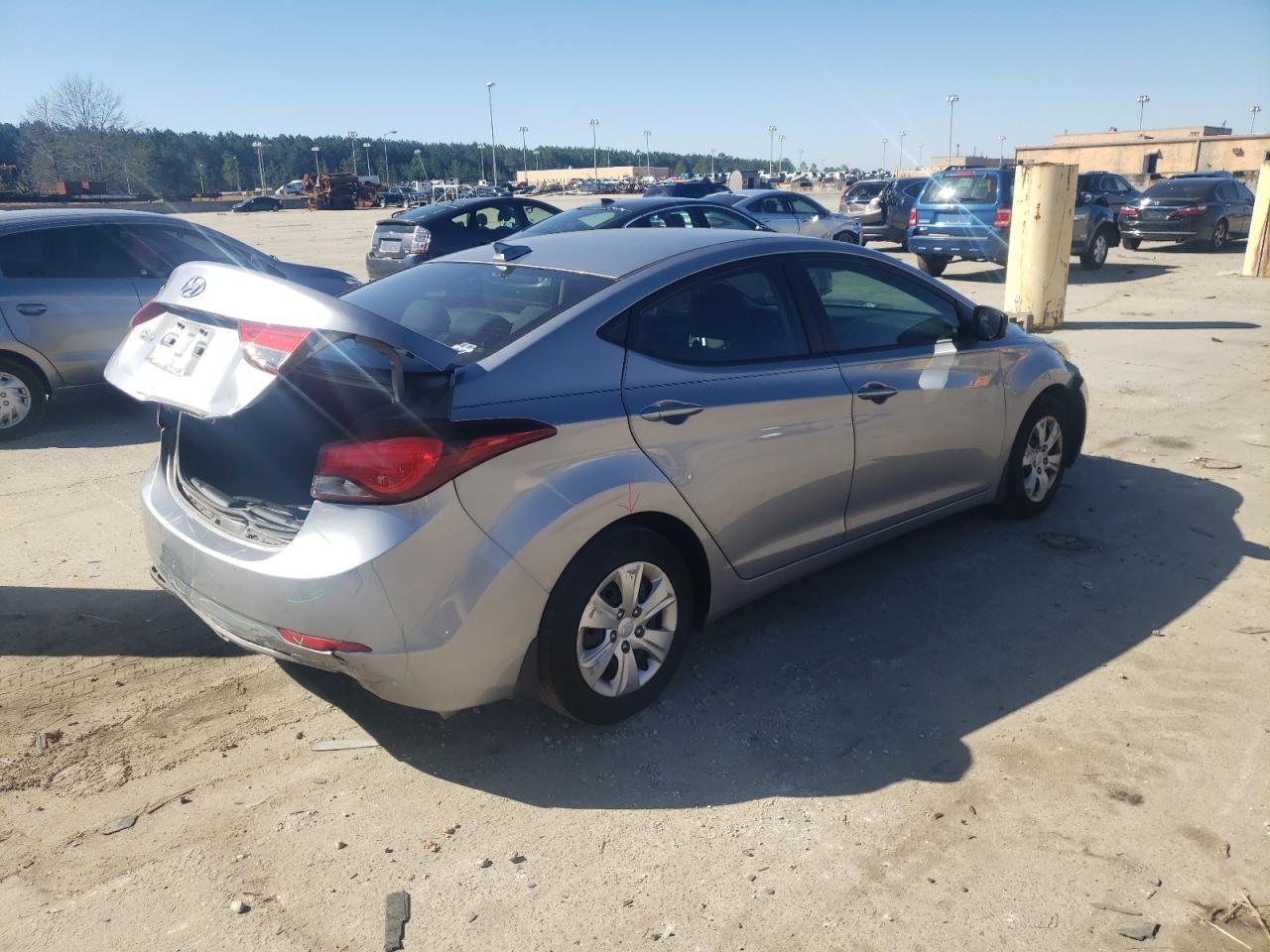 Photo 4 from auction – 2016 HYUNDAI ELANTRA SE with VIN 5NPDH4AEXGH756766