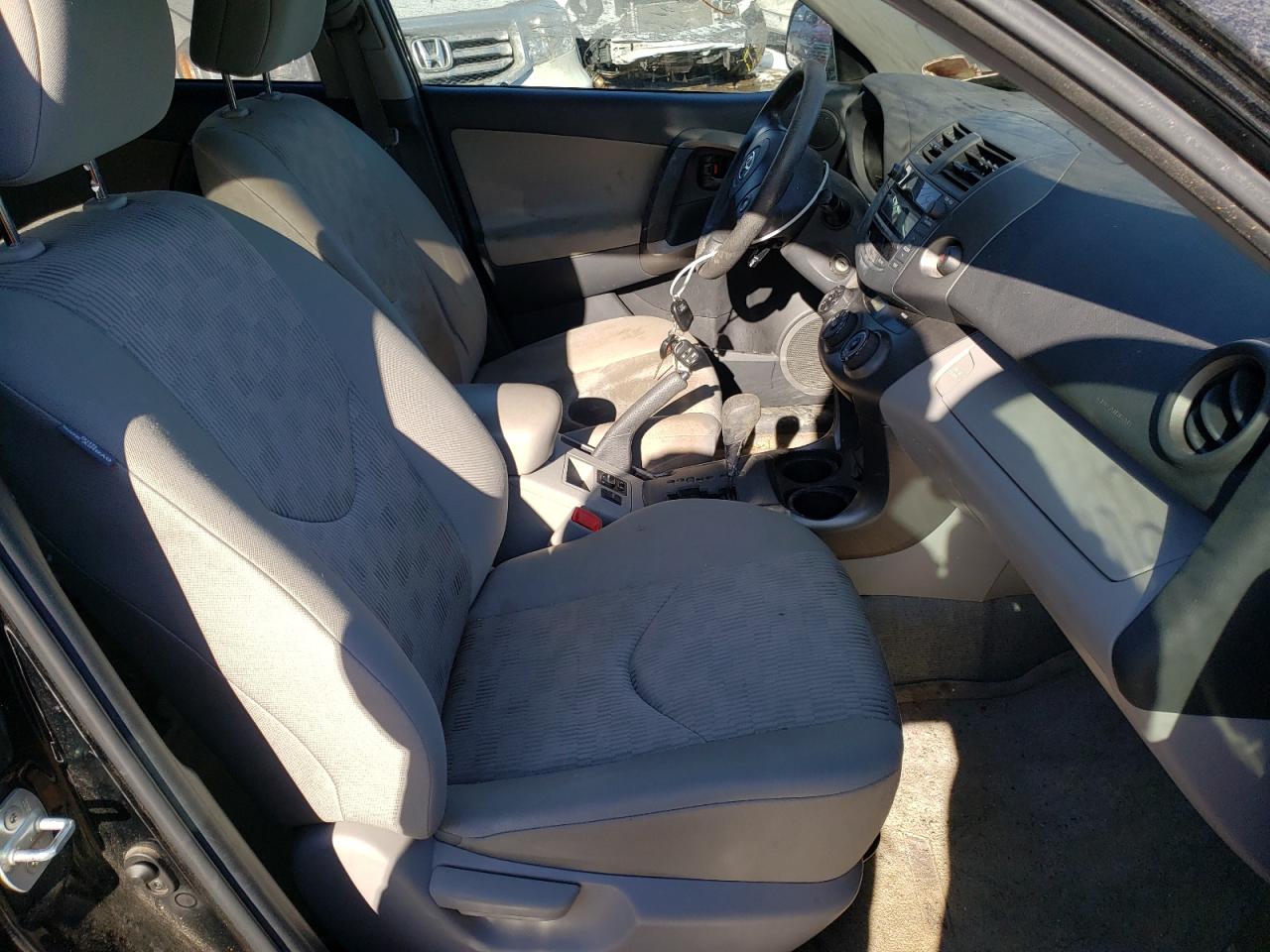 Photo 5 from auction – 2010 TOYOTA RAV4 with VIN 2T3BF4DVXAW059901