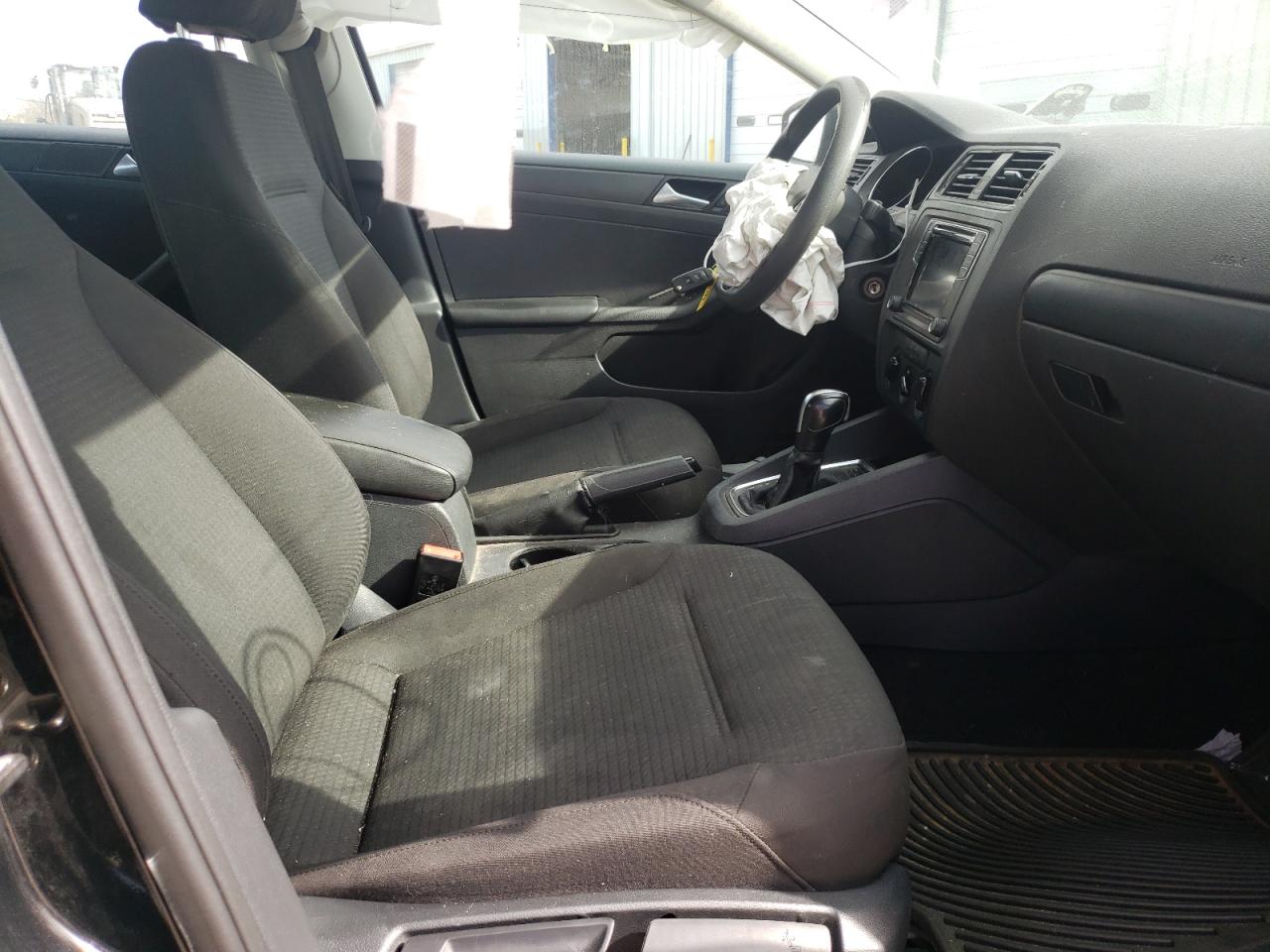 Photo 5 from auction – 2016 VOLKSWAGEN JETTA S with VIN 3VW267AJ2GM338480