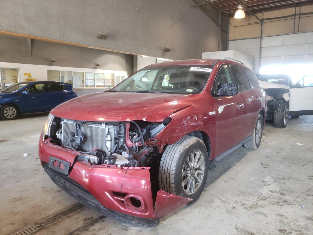 Photo 2 from auction – 2016 NISSAN PATHFINDER with VIN 5N1AR2MN7GC603480