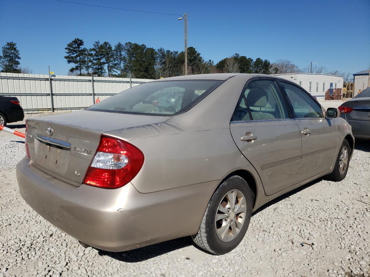 Photo 4 from auction – 2004 TOYOTA CAMRY LE with VIN 4T1BF30K44U576033