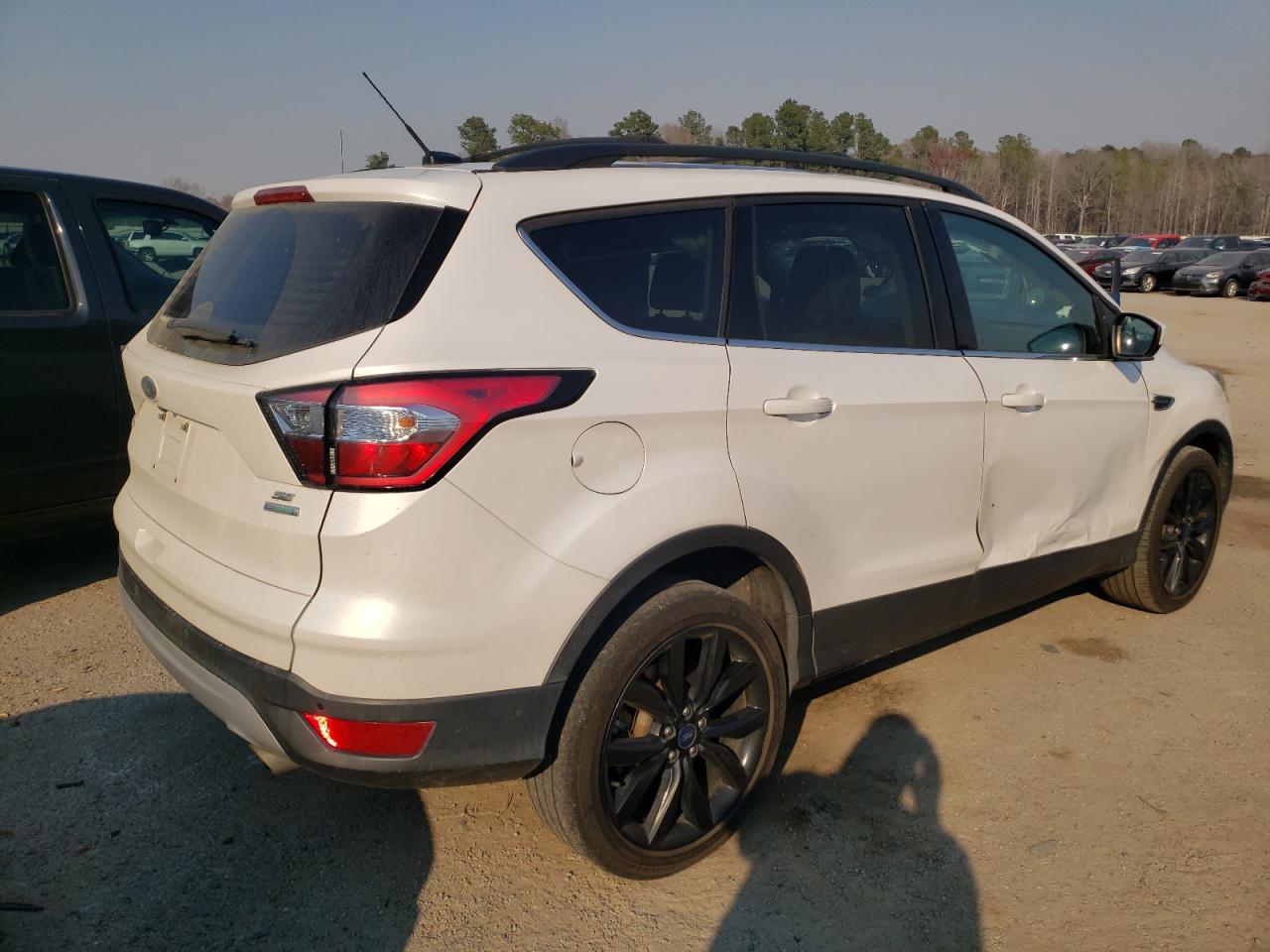 Photo 4 from auction – 2017 FORD ESCAPE SE with VIN 1FMCU0G95HUD34322