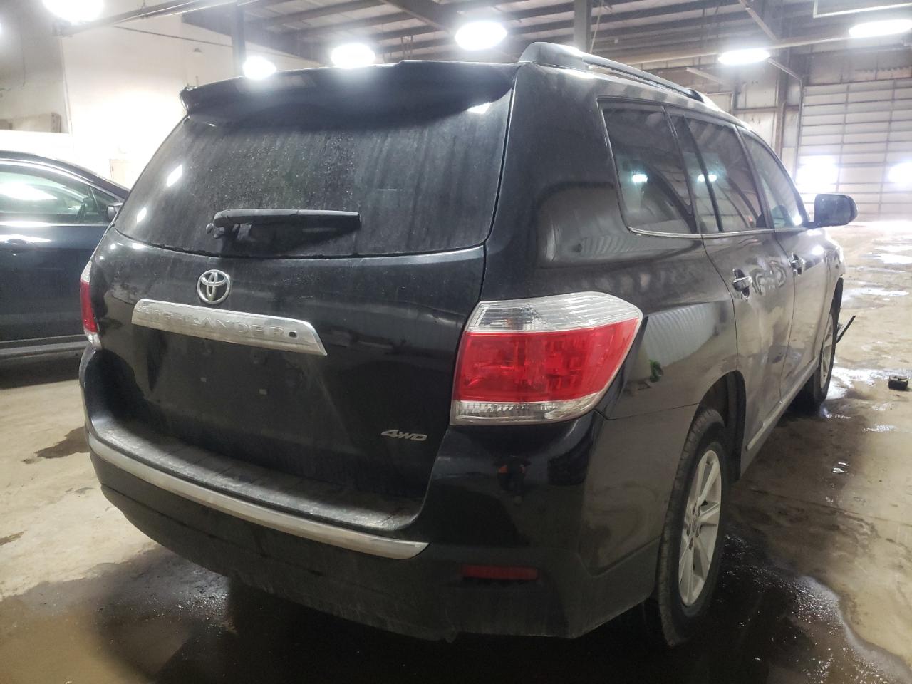 Photo 4 from auction – 2011 TOYOTA HIGHLANDER with VIN 5TDBK3EH8BS047571