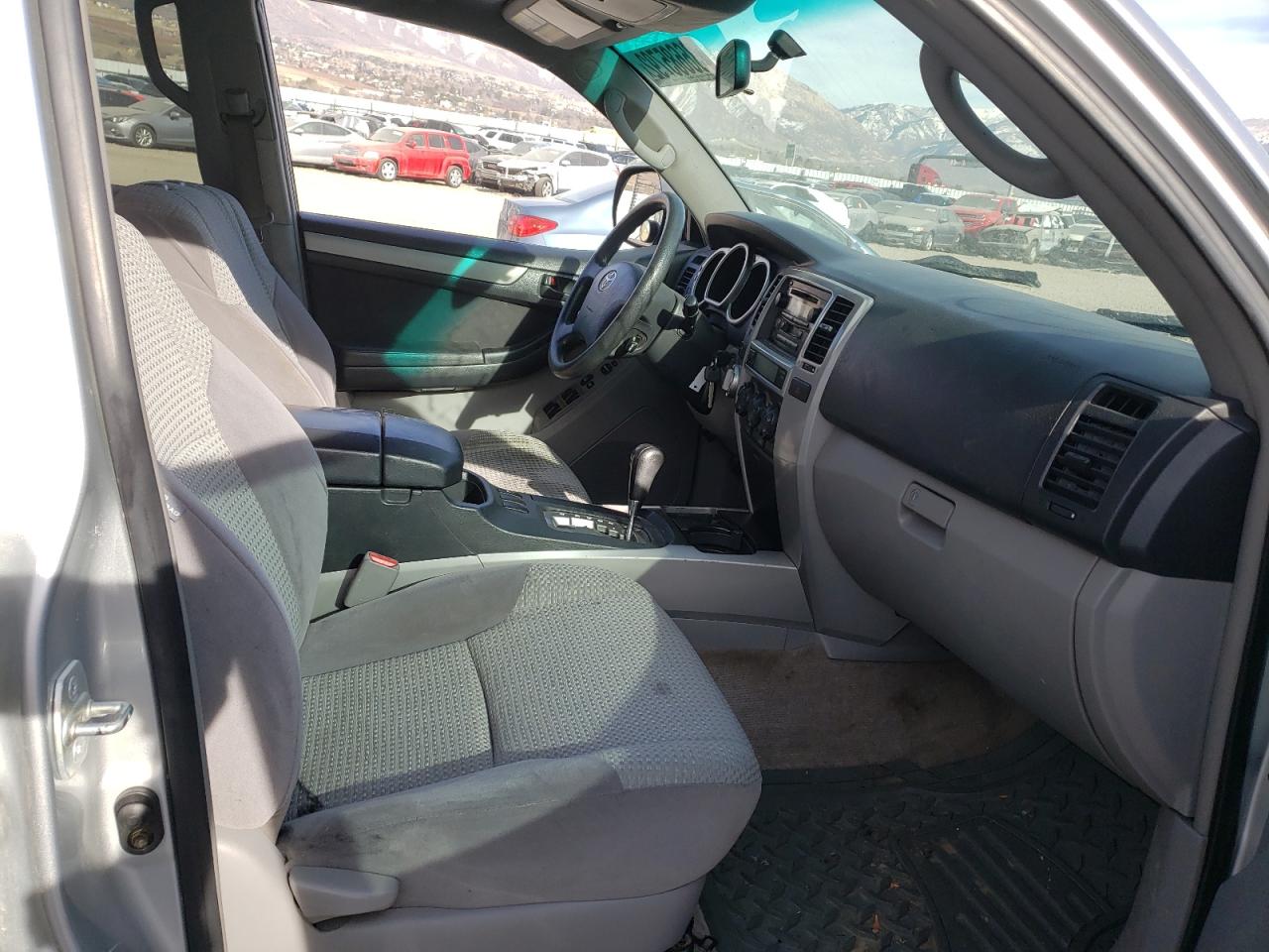 Photo 5 from auction – 2005 TOYOTA 4RUNNER SR with VIN JTEBU14R950072684