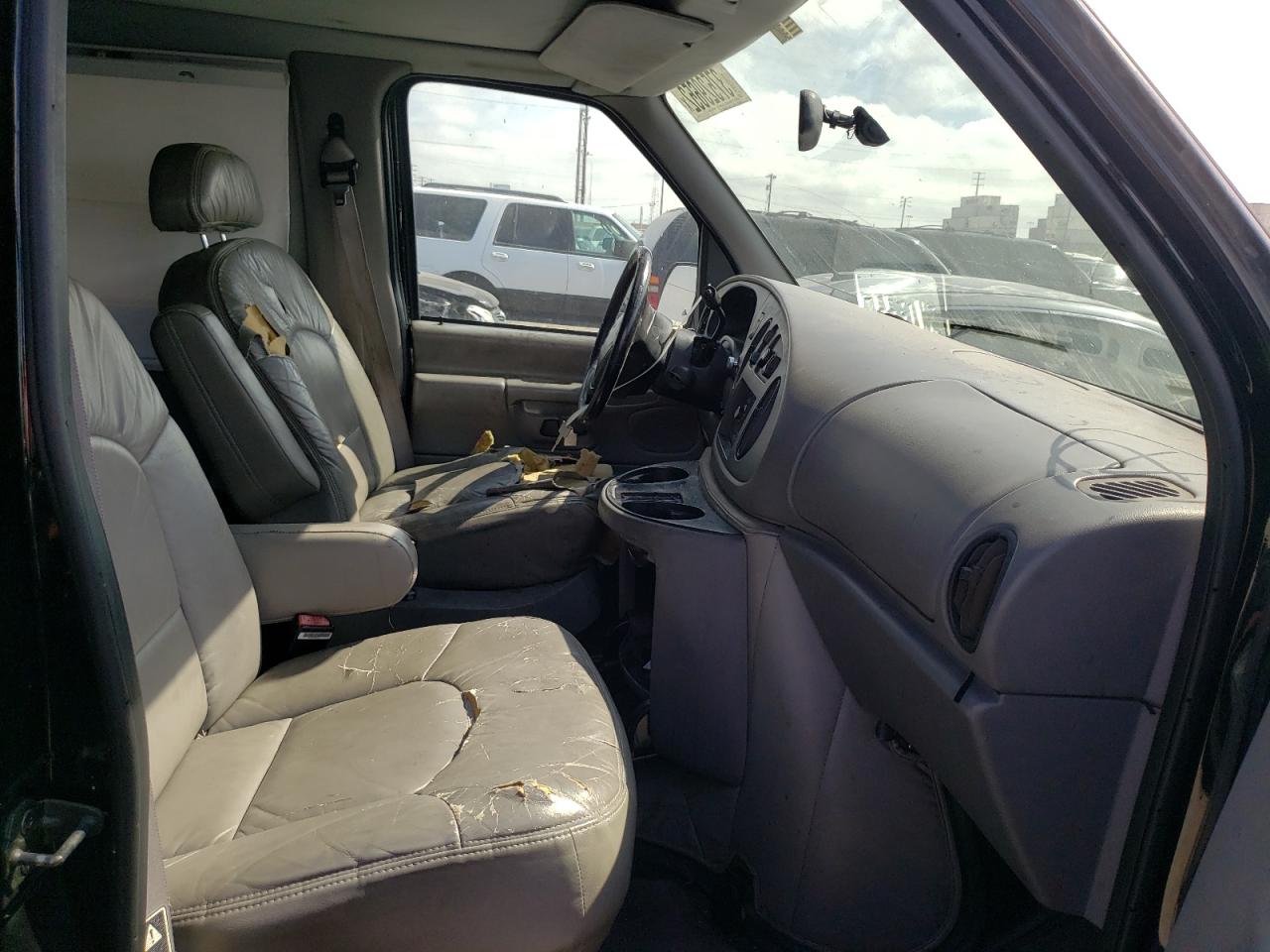 Photo 5 from auction – 1999 FORD ECONOLINE with VIN 1FDRE14L2XHB04113