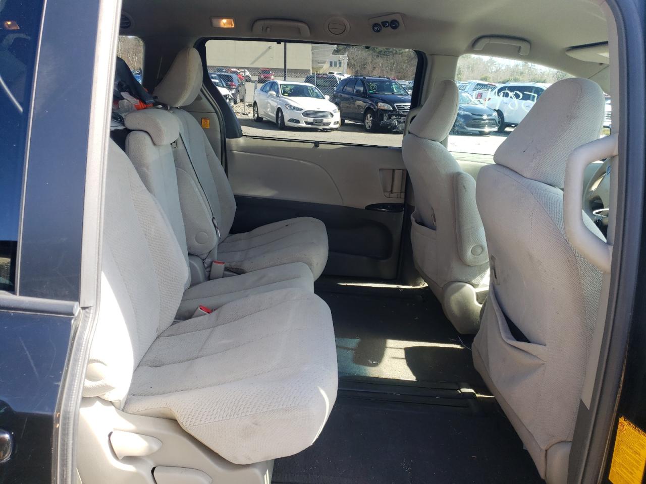 Photo 6 from auction – 2012 TOYOTA SIENNA LE with VIN 5TDKK3DC4CS207128