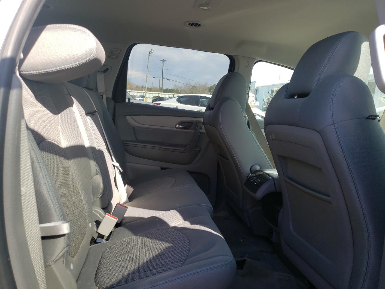 Photo 6 from auction – 2017 CHEVROLET TRAVERSE L with VIN 1GNKRFED5HJ353523
