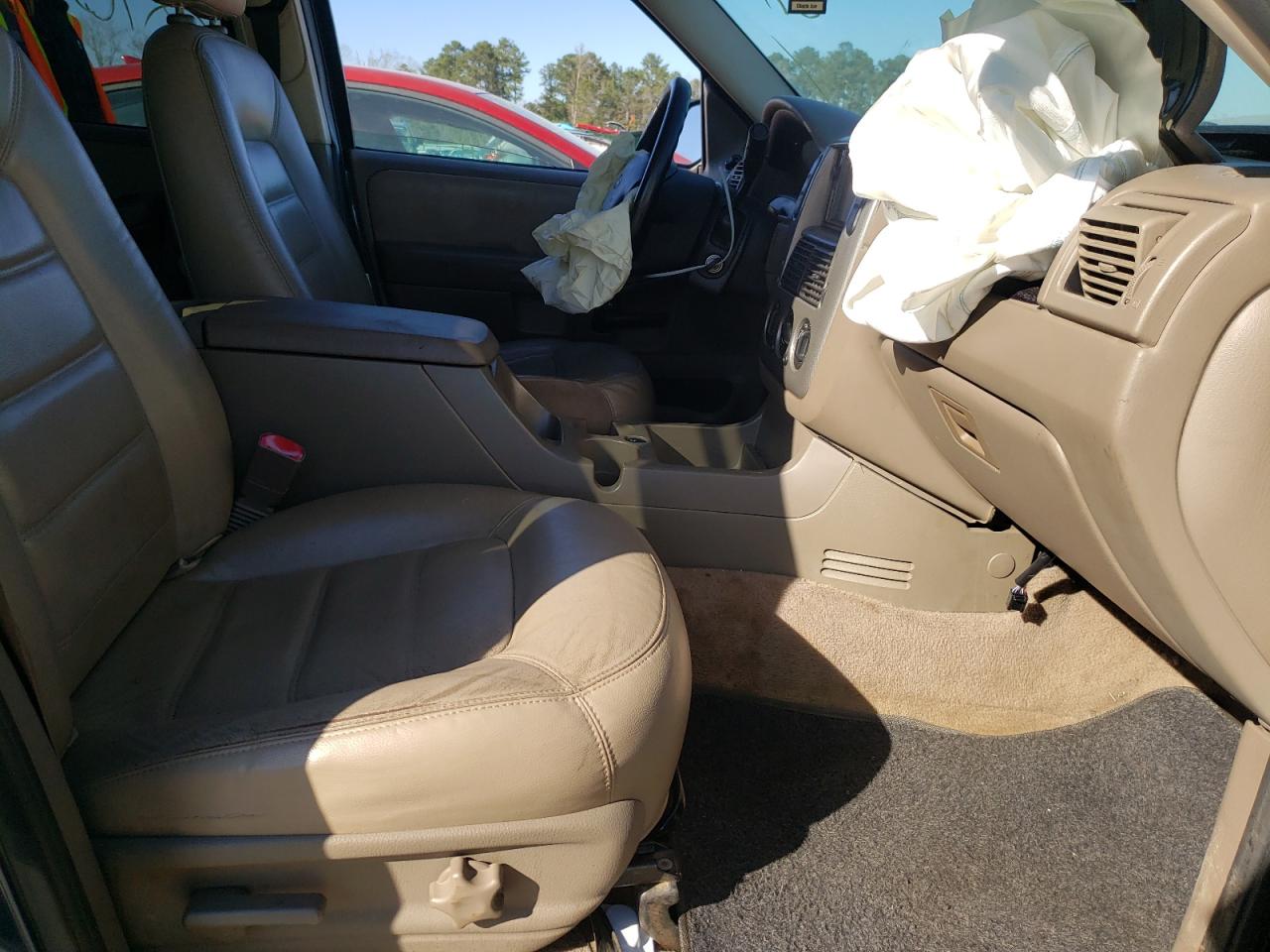 Photo 5 from auction – 2005 FORD EXPLORER X with VIN 1FMZU63K15UC02305