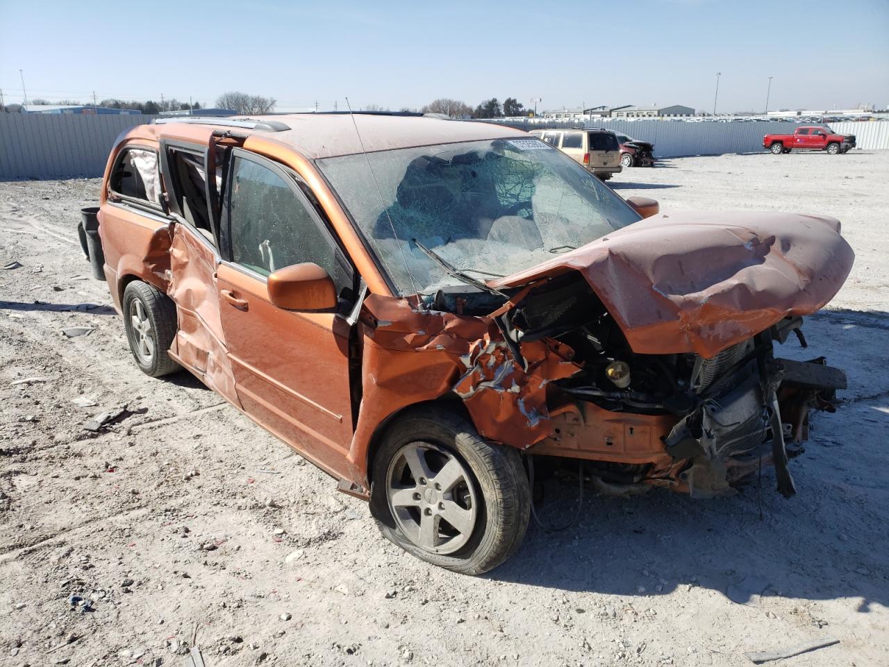 DODGE GRAND CARA 2011 with VIN 2D4RN5DG1BR751343 - Photo from auction