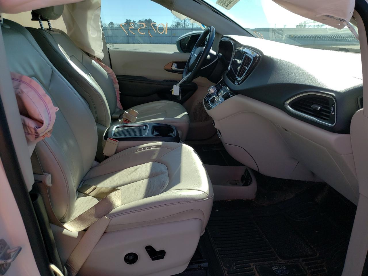 Photo 5 from auction – 2017 CHRYSLER PACIFICA T with VIN 2C4RC1EG2HR536895