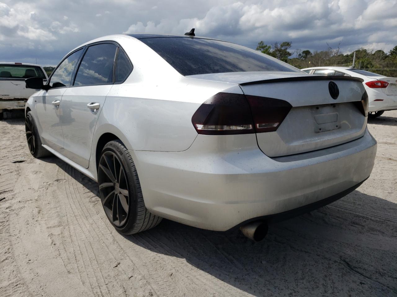 Photo 3 from auction – 2015 VOLKSWAGEN PASSAT SE with VIN 1VWBS7A36FC076542