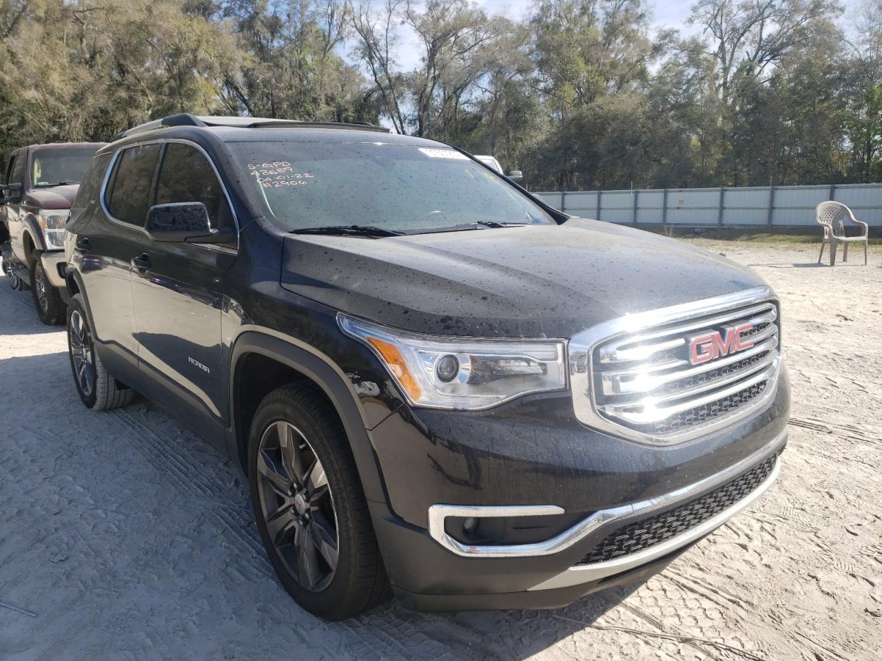 GMC ACADIA SLT 2017 with VIN 1GKKNNLS4HZ132906 - Photo from auction