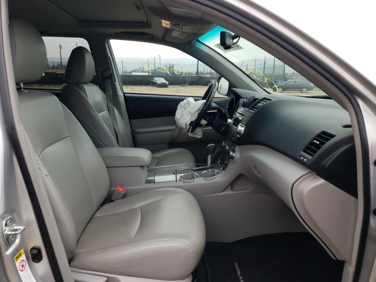 Photo 5 from auction – 2012 TOYOTA HIGHLANDER with VIN 5TDZK3EH9CS076366