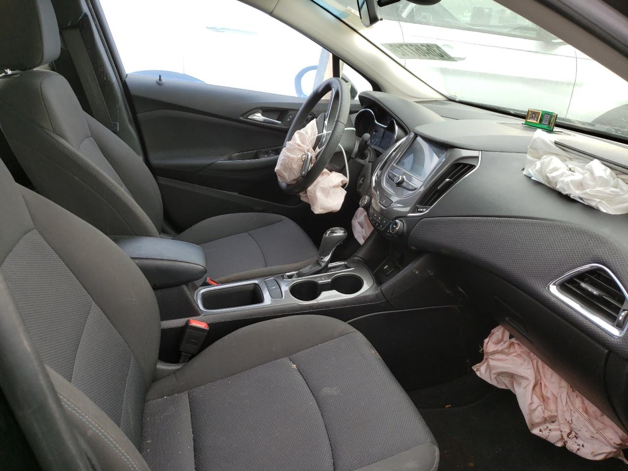 Photo 5 from auction – 2018 CHEVROLET CRUZE LT with VIN 1G1BE5SM2J7176010