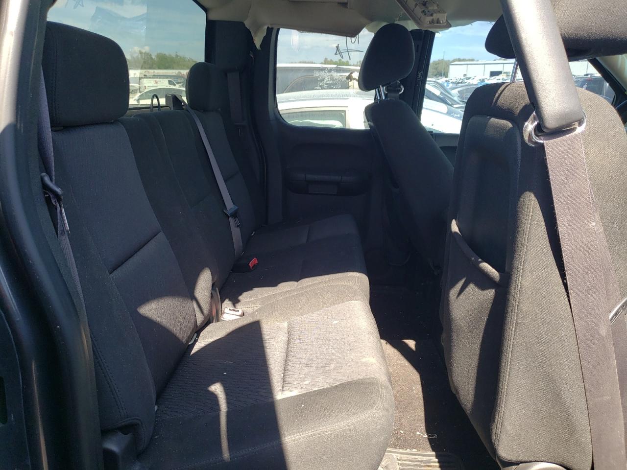 Photo 6 from auction – 2011 CHEVROLET SILVERADO with VIN 1GCRCSE02BZ428007