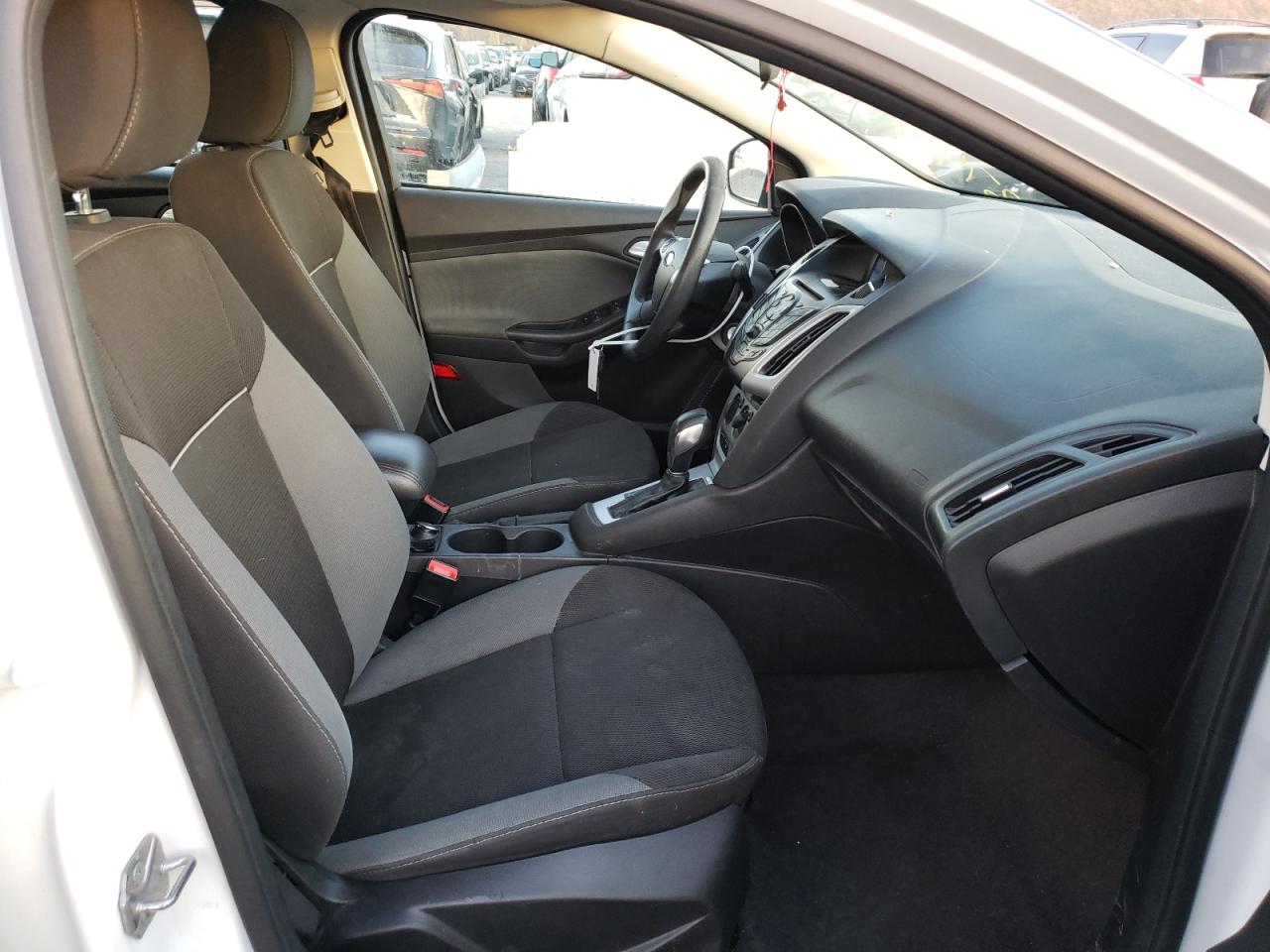 Photo 5 from auction – 2014 FORD FOCUS SE with VIN 1FADP3F23EL301705