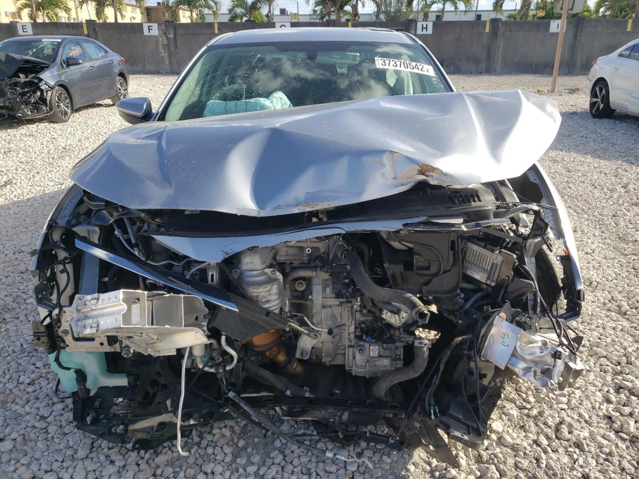 Photo 9 from auction – 2018 HONDA CIVIC LX with VIN 19XFC2F53JE002995