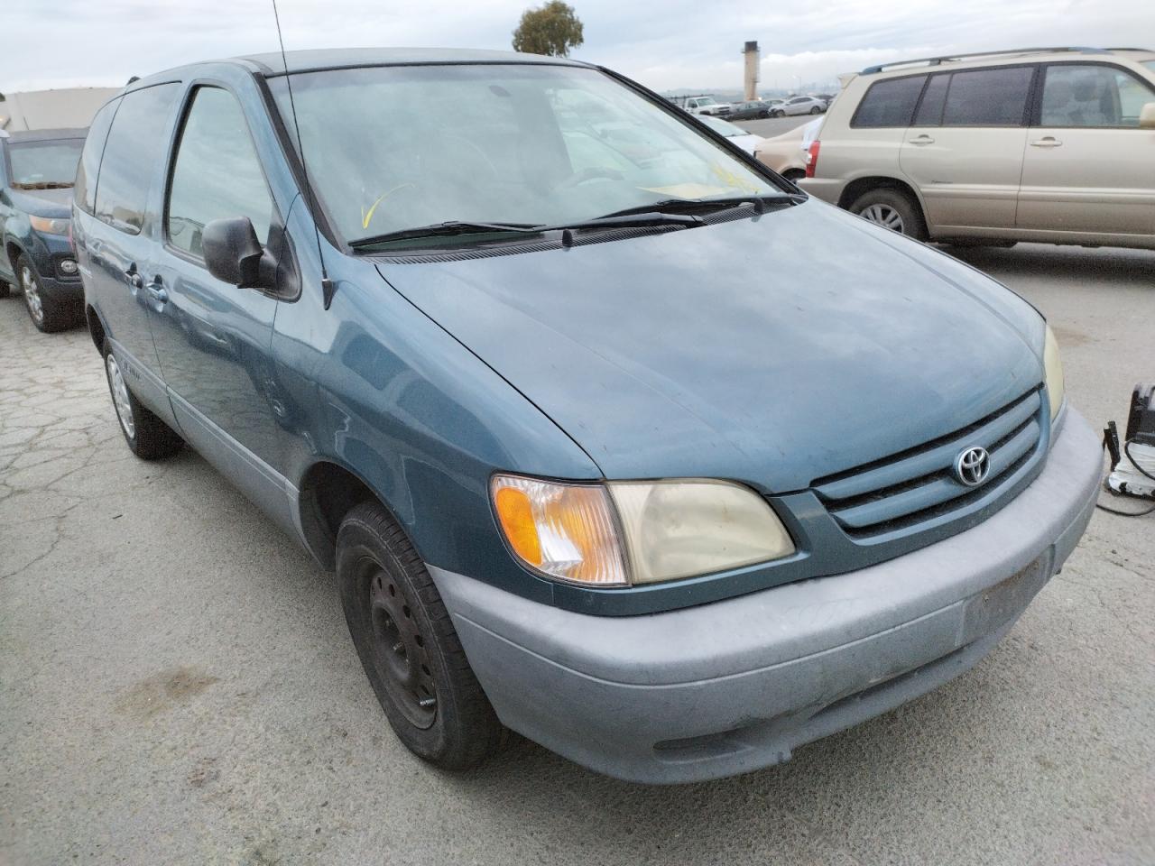 TOYOTA SIENNA CE 2001 with VIN 4T3ZF19C61U410033 - Photo from auction