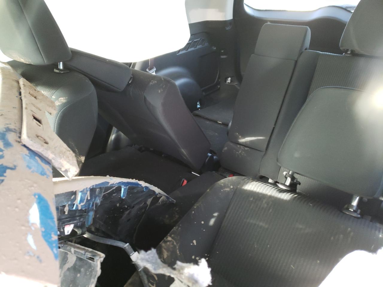 Photo 6 from auction – 2018 TOYOTA RAV4 LE with VIN JTMZFREV4JJ739902