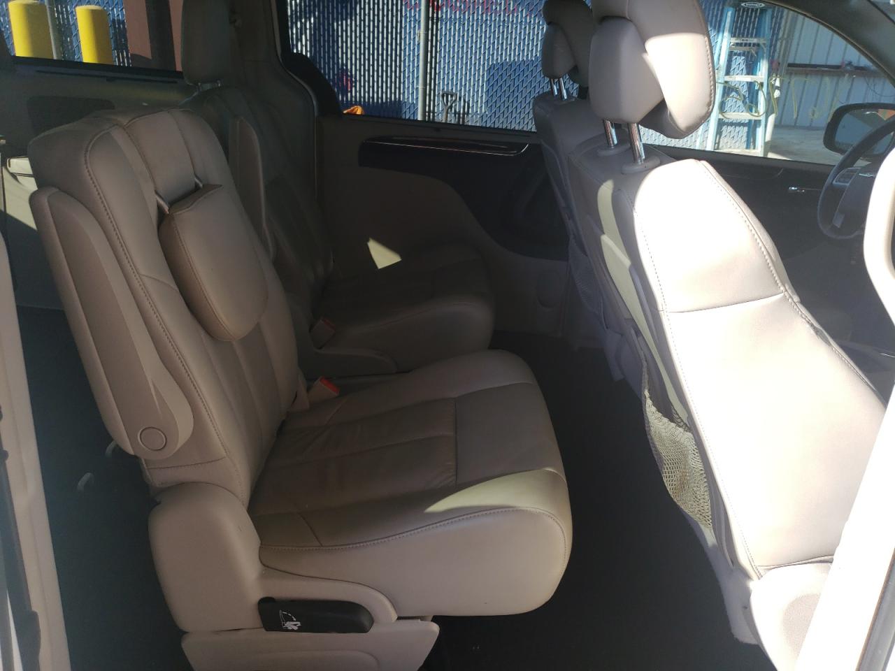 Photo 6 from auction – 2011 CHRYSLER TOWN & COU with VIN 2A4RR6DG0BR698264