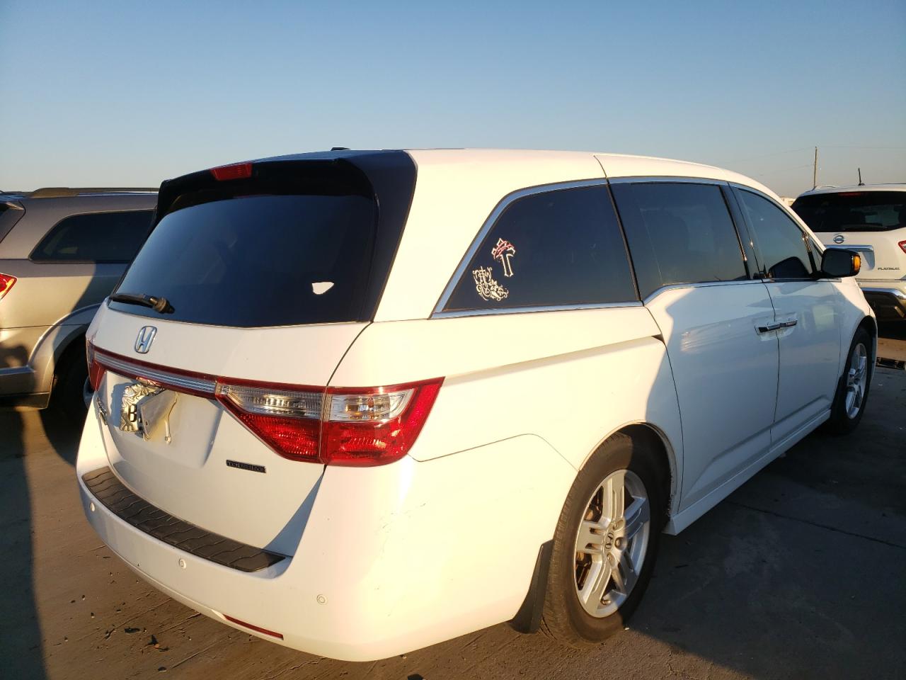 Photo 4 from auction – 2011 HONDA ODYSSEY TO with VIN 5FNRL5H9XBB069832