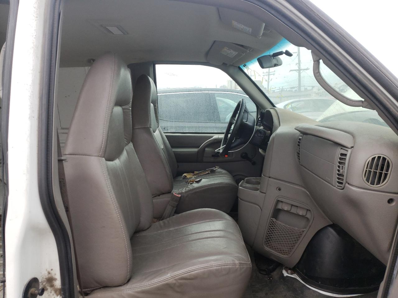Photo 18 from auction – 2004 CHEVROLET ASTRO with VIN 1GCDM19X74B112400