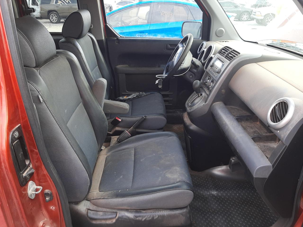 Photo 5 from auction – 2004 HONDA ELEMENT EX with VIN 5J6YH28664L026374