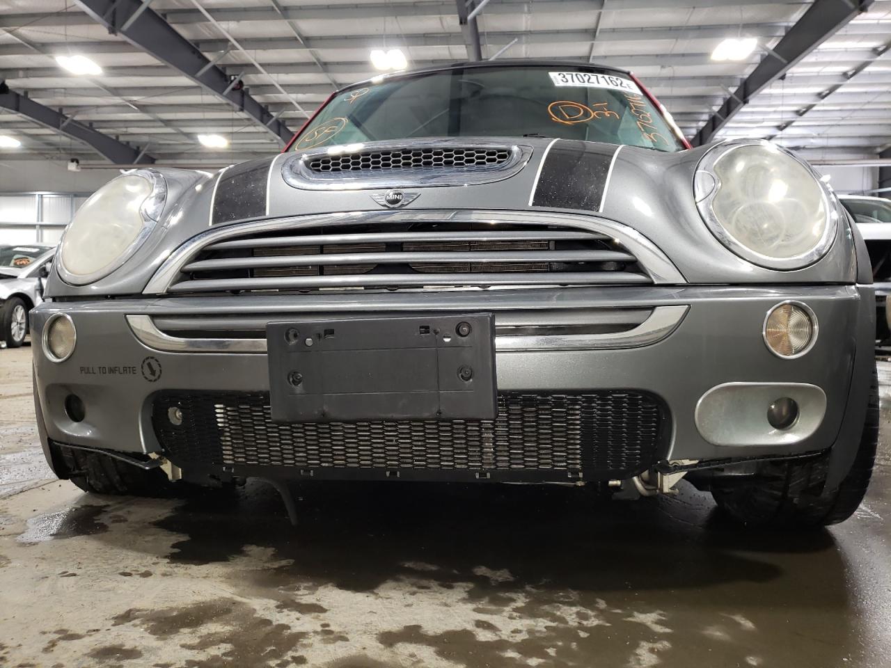 Photo 9 from auction – 2005 MINI COOPER S with VIN WMWRE33475TD96331