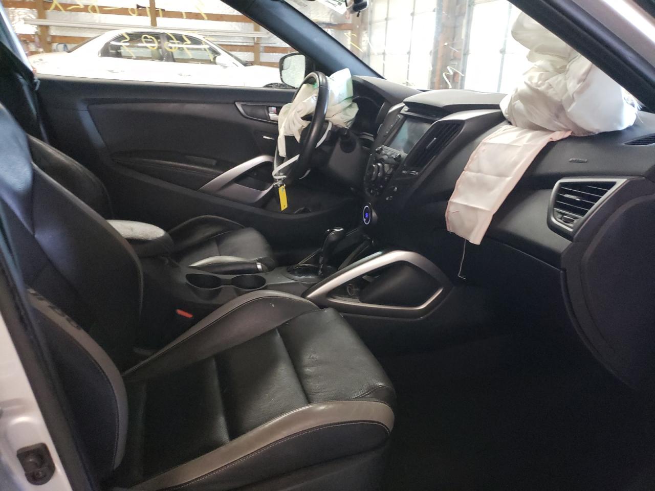 Photo 5 from auction – 2016 HYUNDAI VELOSTER T with VIN KMHTC6AE3GU303113